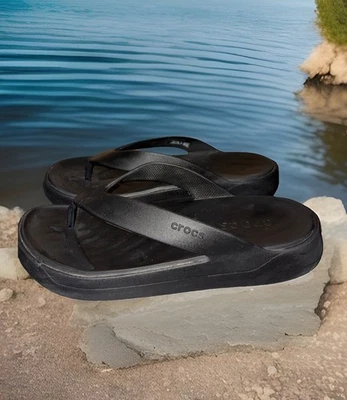 Chanclas gruesas Crocs negras con plataforma y sandalia de escapada para mujer talla 8” Foto 1 de 4