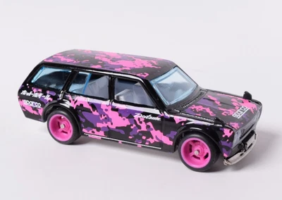Veículo Hot Wheels Neon Speeders Datsun 510 Wagon preto rosa personalizado troca de roda - Imagem 1 de 4
