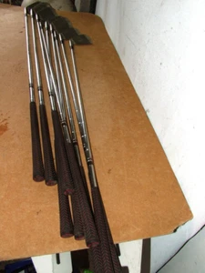 9X Wilson John Daley Midsizes Irons plus Bronty Scoop Putter Golf Clubs - Picture 1 of 7