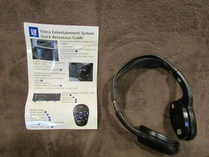 GM Entertainment system headphones with remote and case - Picture 1 of 2