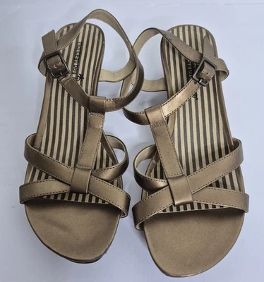 Sandalias de cuña doradas Montego Bay Club para mujer talla 6,5 Foto 1 de 4