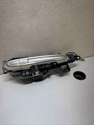 Cadillac XT5 2017-2024 pasajero derecho delantero exterior manija de puerta OEM 140X Foto 1 de 4