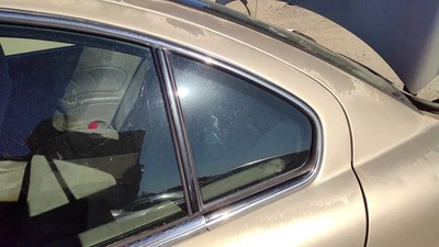 99-05 Pontiac Grand Am Driver Ventana Ventilación Trasera Izquierda Puerta Trasera Vidrio con Marco Foto 1 de 3