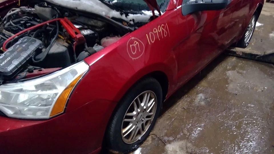 *仅限本地提货* JV 红色发球杆左挡泥板适合 08-11 Focus — 第 1/4 张图片