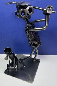 Tuerca y pernos de metal Hinz & Kunst golfista con bolsa de golf escultura 7" - Imagen 1 de 8