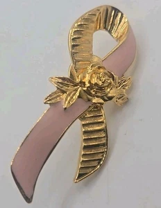 Broche Avon Solapa Prendedor Concienciación Cáncer de Mama Cinta Rosa Flor Tono Oro Rosa - Imagen 1 de 3