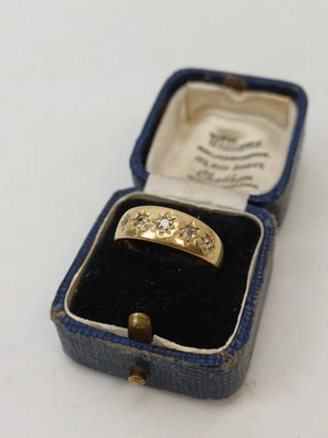 Antique Victorian 18ct Yellow Gold 5 Stone Diamond Ring SPLIT BAND (4.5g) - Image 1 of 4