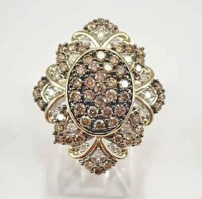 Anillo con racimo de diamantes de chocolate creado en laboratorio de corte redondo de 2 quilates enchapado en oro amarillo de 14 quilates Foto 1 de 4