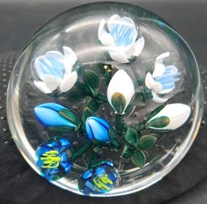 Fermacarte vintage firmato 1987 Ken Rosenfeld 9 fiori bouquet floreale arte vetro - Foto 1 di 12