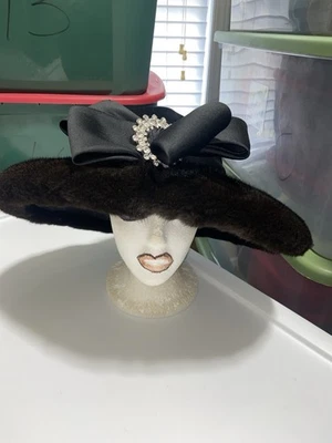 Precioso sombrero/sombrero de iglesia vintage de piel genuina de Dee Foto 1 de 4