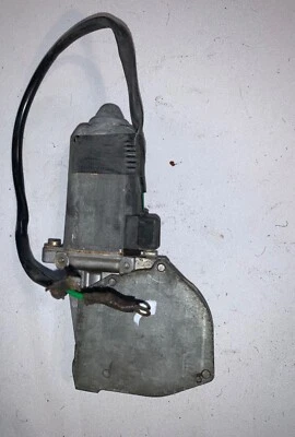 Motor ventana derecha 8 dientes 0130821016 apagado a Mercedes Benz 380SL R107 1983 —T2– Foto 1 de 4