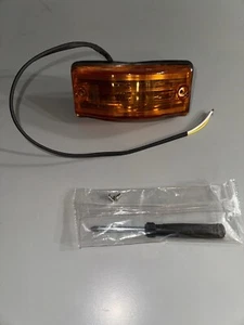 Behind Fender Cab Turn Signal Marker Light Fit International 9400 9200 8100 8200 - Picture 1 of 14