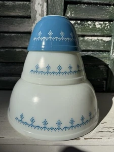 Pyrex Snowflake Garland Blue White 1.5  2.5 4 Quart Qt Mixing Nesting Bowl Set 3 - Picture 1 of 19