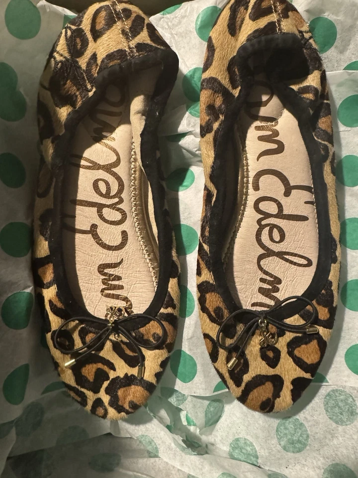 Zapatos planos de ballet Sam Edelman Felicia para mujer 7 negros con estampado de leopardo pelo de becerro Foto 1 de 4