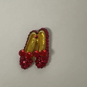 Der Zauberer von Oz Strass Rubin Hausschuhe Anstecknadel 1" goldfarben unsigniert - Bild 1 von 6