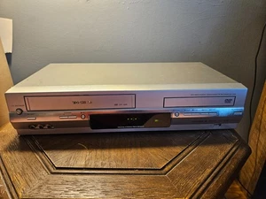 Toshiba SD-V594 DVD VCR Combo Player Tested - No Remote - Picture 1 of 4