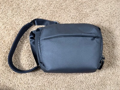 Bolsa para cámara Peak Design Everyday Sling 6L - gris carbón Foto 1 de 4