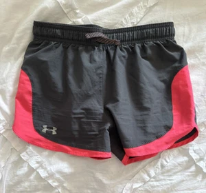 Girl’s Under Armour Running Short Size YL - Picture 1 of 2