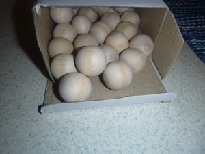 25 - 1-1/4 Inch Wood Balls, Unfinished round Wooden Balls, Perfect for Crafts - Picture 1 of 3