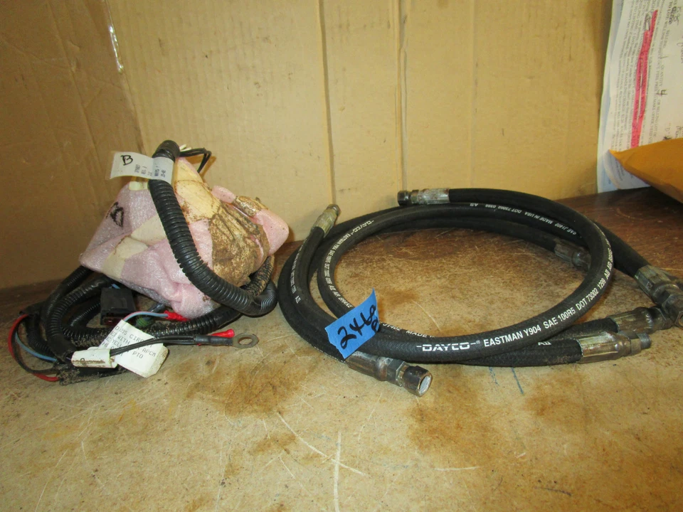 Manguera de goma Dayco Eastman Y904SAE100R5 y 1 CONECTOR DE CABLEADO TOMA DE FUERZA 295 para camioneta Ford Foto 1 de 4