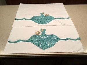 Vintage Set of 2 Crochet Bonnet Girl Pillowcases Blue/Green In Color Gorgeous  - Picture 1 of 12