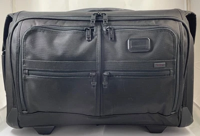 Bolsa de ropa TUMI Alpha de 2 ruedas bolsa de equipaje de mano de nailon 22037DH regular $950 Foto 1 de 4