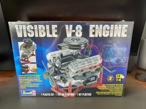 Revell 1:4 Scale Visible V-8 Engine - Plastikmodellbausatz, originalverpackt, für Alter 14+ - Bild 1 von 6