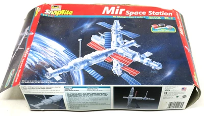 Revell Snaptite Mir Space Station Model Kit #85-1179 - Image 1 of 4
