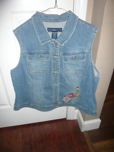 VINTAGE Avenue Womens Vest Blue Jean Denim Button Up Embroidered FLORAL 18/20 - Picture 1 of 5