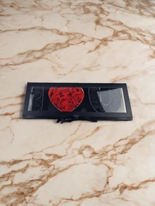 Geschenkbox in Form von Ich liebe dich, schwarz mit Fenster,mit Orange und Gelb - Bild 1 von 2