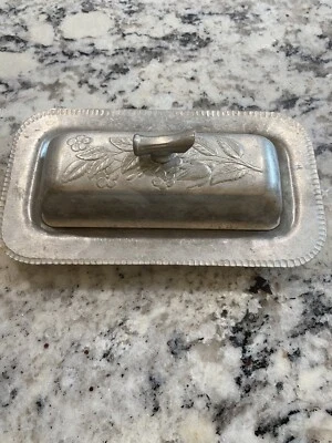 Plato de mantequilla de aluminio forjado a mano Everlast de colección años 50 EE. UU. floral vintage Foto 1 de 4