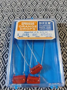 Nuevo de Lote Antiguo Paquete Contenedor Sprague Orange Drop 3 Condensadores .0033 UF 600V 6PS-D33 - Imagen 1 de 2