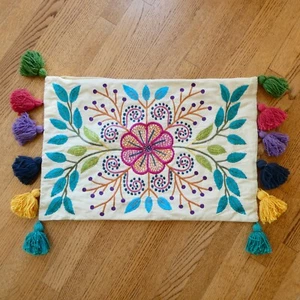 Funda de Almohada Floral Bordada Colorida Borlas 24x16 pulgadas Cremallera India Boho - Imagen 1 de 8
