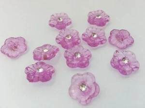 50 lila Blumenform Strass Knöpfe 15 mm (5/8") Blume niedriger Schaft Knöpfe - Bild 1 von 2