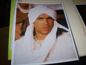 Adrian Paul (Highlander) 2 color photos - Picture 1 of 2