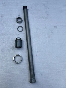 Aprilia Tuono V4 1100 WERKWERK 2020 Schwinge Rahmen Spindel Bolzen Original-Zubehör-Hersteller RSV4 - Bild 1 von 4