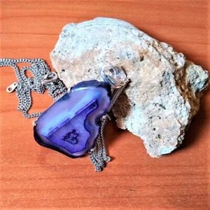 COLGANTE DE DRUSA DE ÁGATA COLOR MORADO ENGANCHE Y CADENA CHAPADO PLATA CUARZOS - Imagen 1 de 6