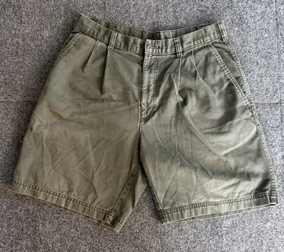 Shorts Woolrich Masculino 34x8" Chino Plissado Verde Oliva Algodão Logotipo Externo - Imagem 1 de 4