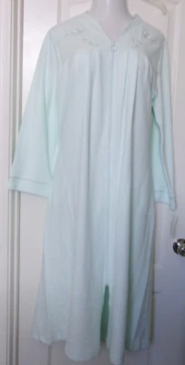 Miss Elaine Fleece long robe Size Large Style 861204 Mint Front Zipper - Image 1 of 3