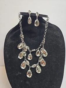 New Paparazzi Jewelry The Sarah Necklace Ear Ring Set Silver Clear - Picture 1 of 8