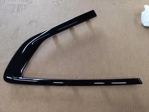 20 21 22 23 24 25 BMW X6 Right Quarter Window Molding ONLY, w/o Glass - Picture 1 of 14