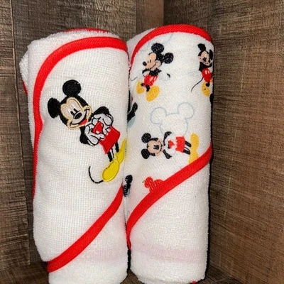 Lote de 2 toalhas de bebê Disney Mickey Mouse novas com etiquetas - - Imagem 1 de 3
