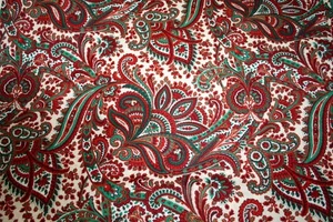 PRETTY PAISLEY IN RED AND GREEN FROM VIP - 100% COTTON FABRIC - Picture 1 of 6