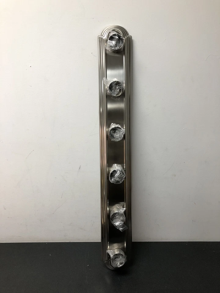 Iluminación de volumen V1126-33 6 luces níquel cepillado baño o tocador luz Foto 1 de 4