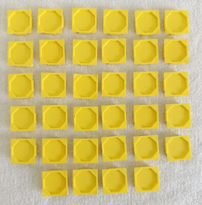 Piezas de juego Lakeside ISOLATION 1978: 34 azulejos de rejilla de tablero usados en excelente estado Foto 1 de 4