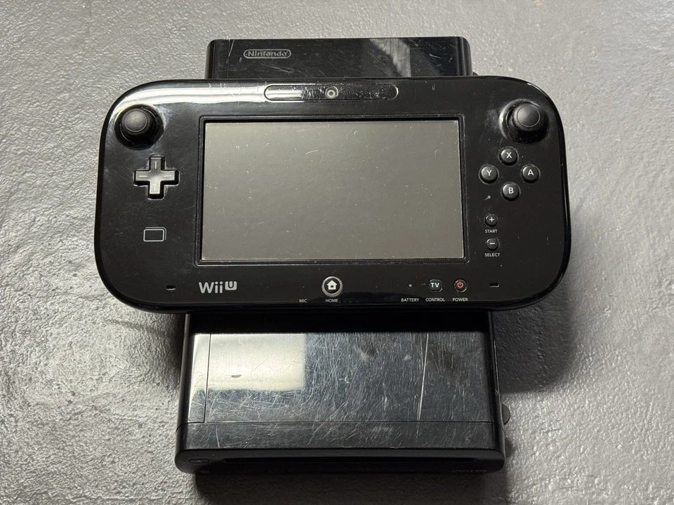 Consola Nintendo Wii U y Gamepad solamente, sin cables sin probar Foto 1 de 3