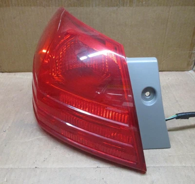 Luz trasera exterior Nissan Rogue 2008-2013 OEM-26555JM00A Foto 1 de 4