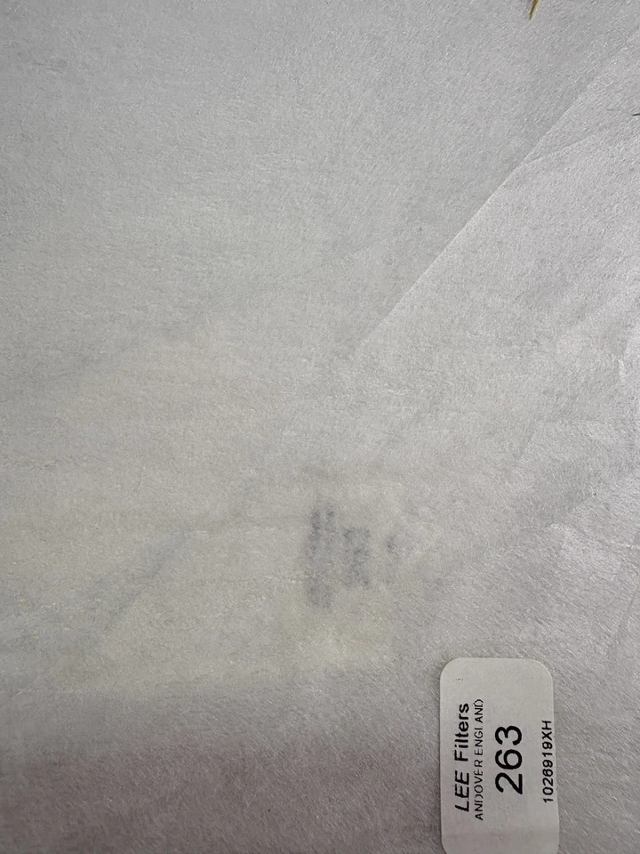 Hoja de gel de iluminación de difusión hilada media resistente Lee Filters 263 1/2 Foto 1 de 1