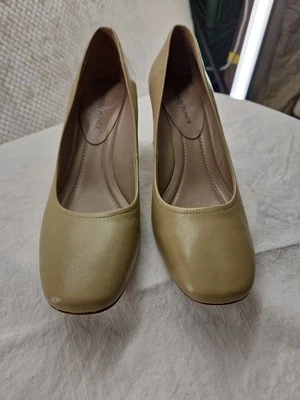 Tacones Donald Pliner Coran modelo 2 espejados. Talla 8,5 M tostado/desnudo Foto 1 de 4