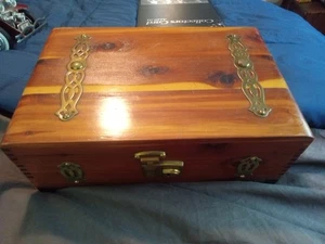 Handsome Vintage Cedar Box. Desk Or Jewelry - Picture 1 of 9